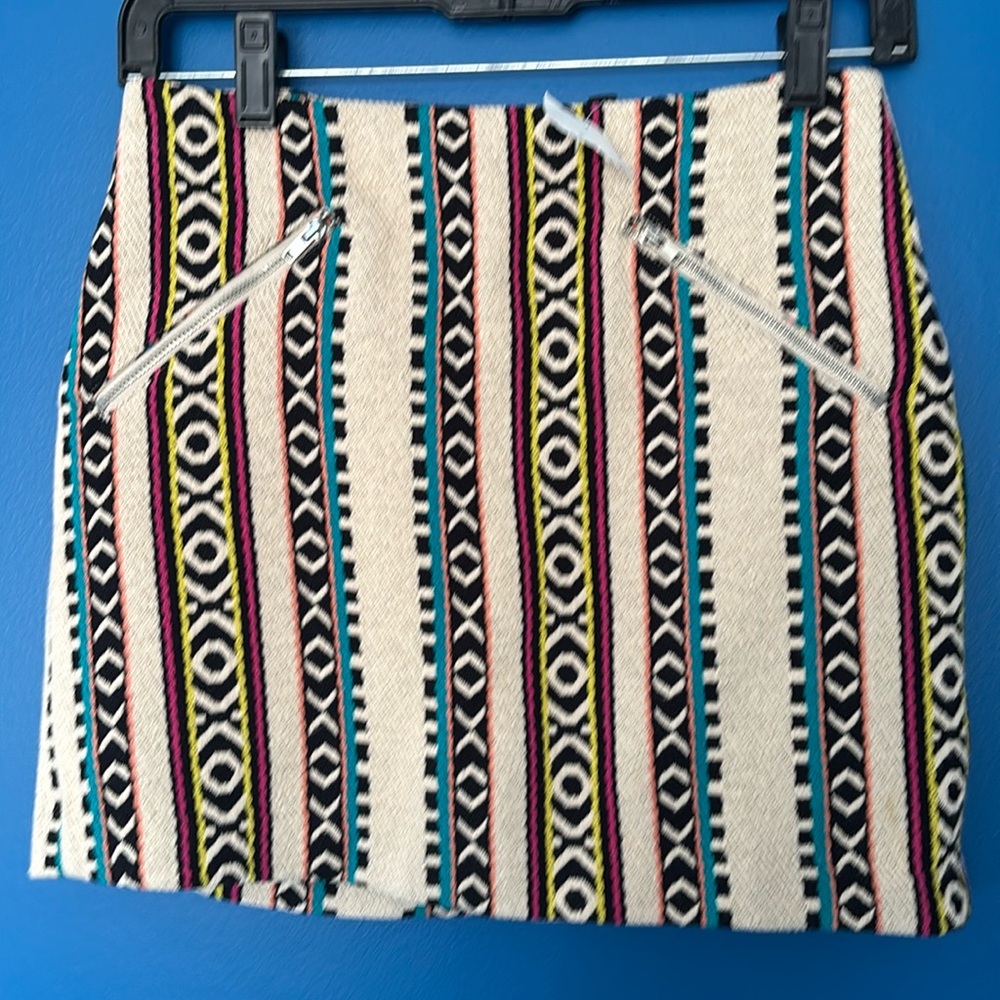 H&M Divided size 4 NWT Geometric look mini skirt, zip closure in back
